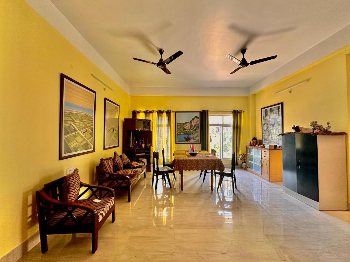 Three Little Birds Homestay Гувахати Экстерьер фото