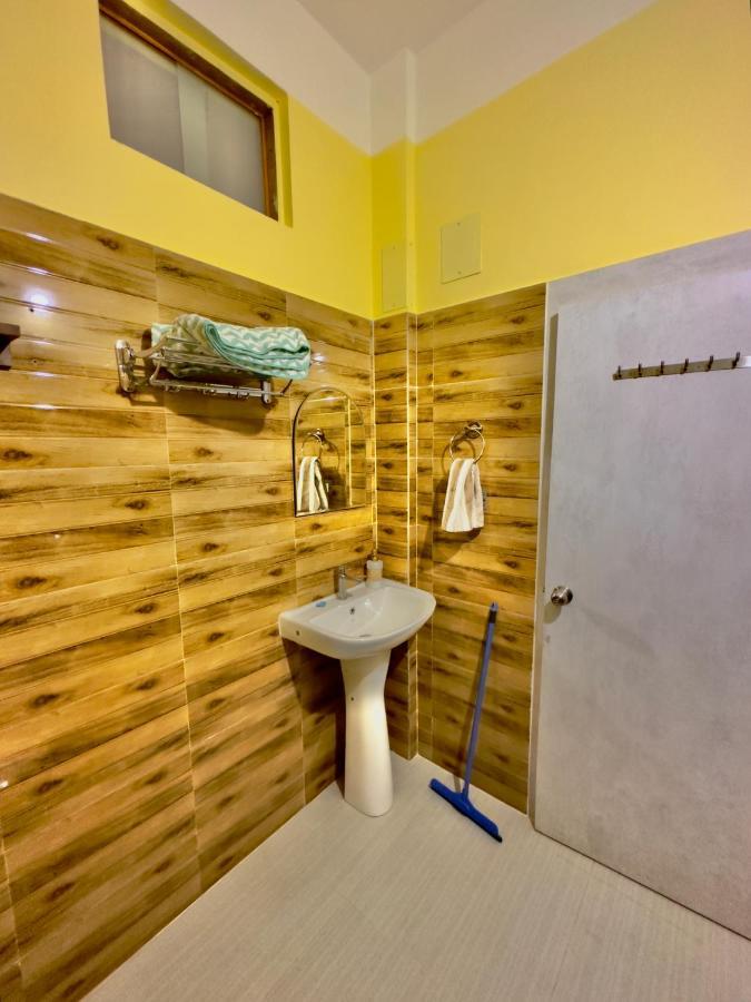 Three Little Birds Homestay Гувахати Экстерьер фото