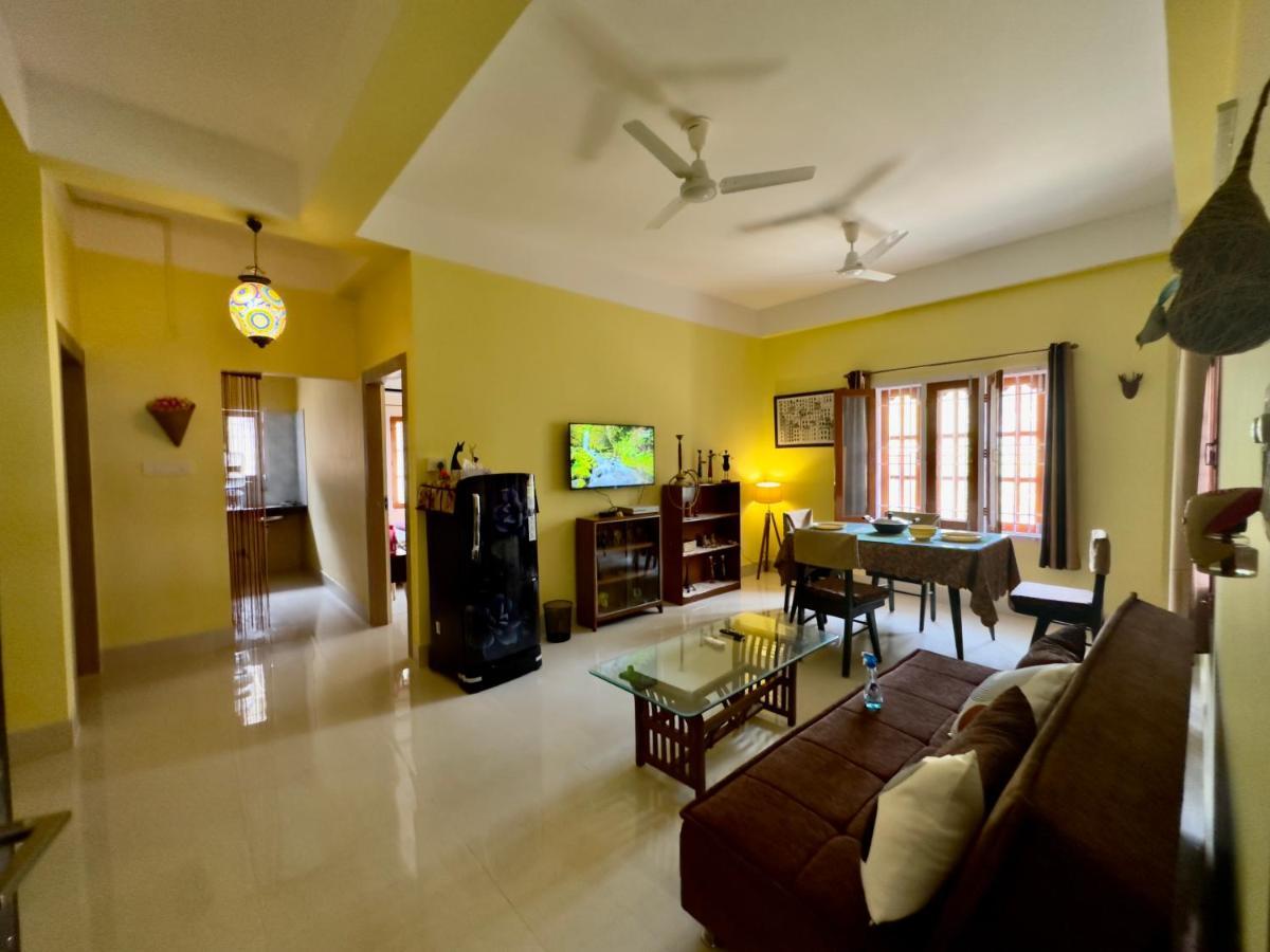 Three Little Birds Homestay Гувахати Экстерьер фото