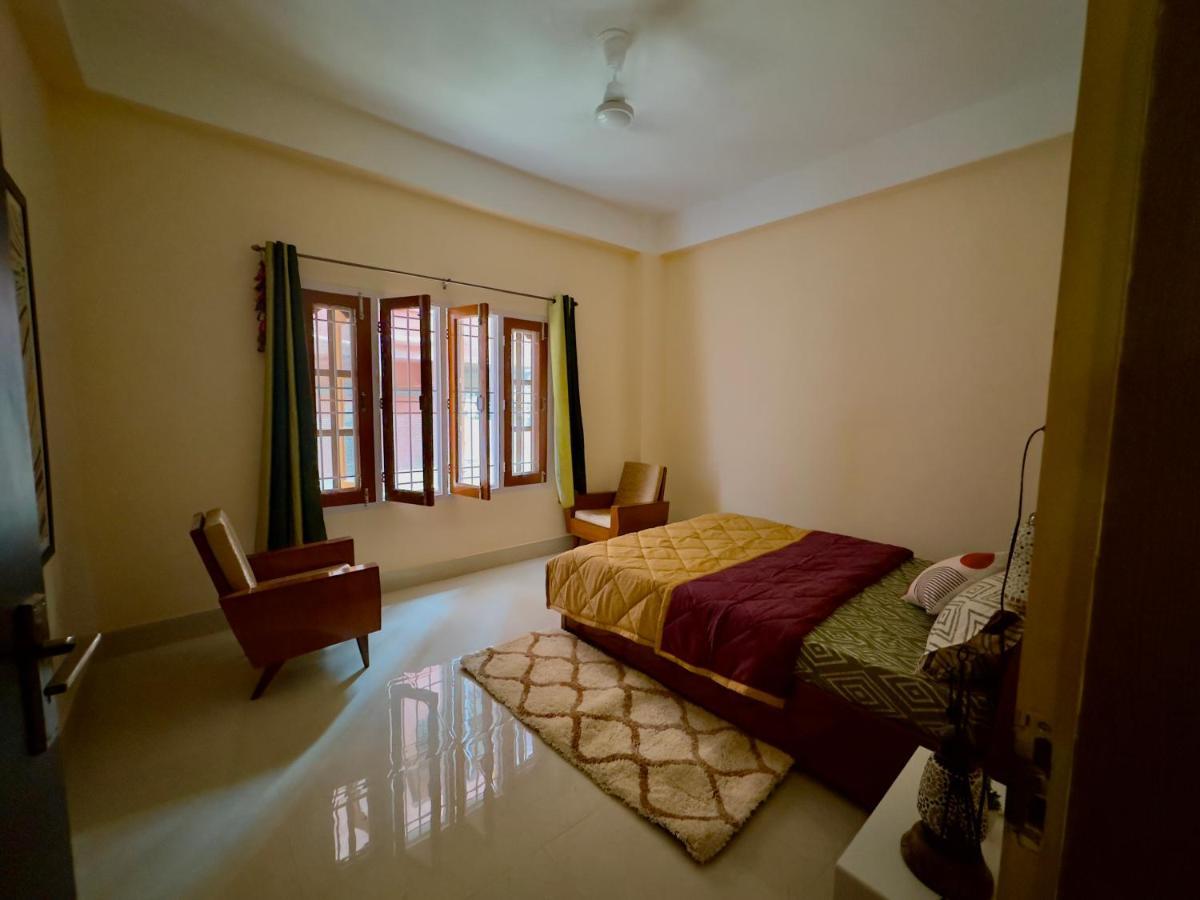 Three Little Birds Homestay Гувахати Экстерьер фото