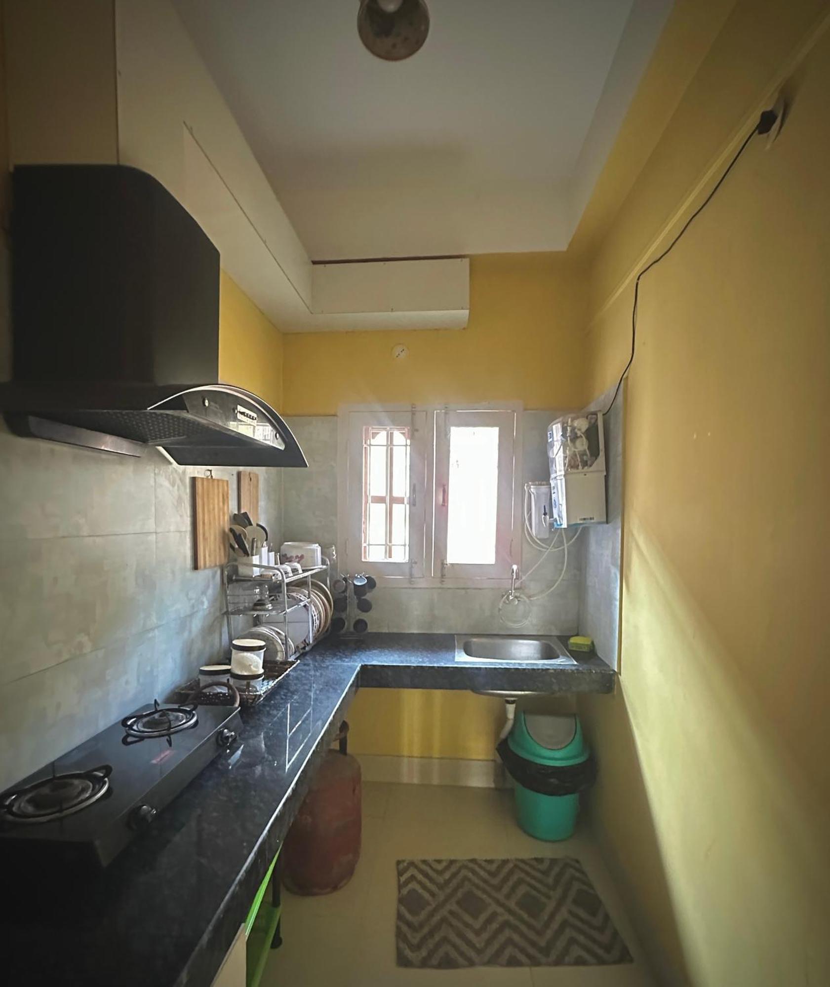 Three Little Birds Homestay Гувахати Экстерьер фото
