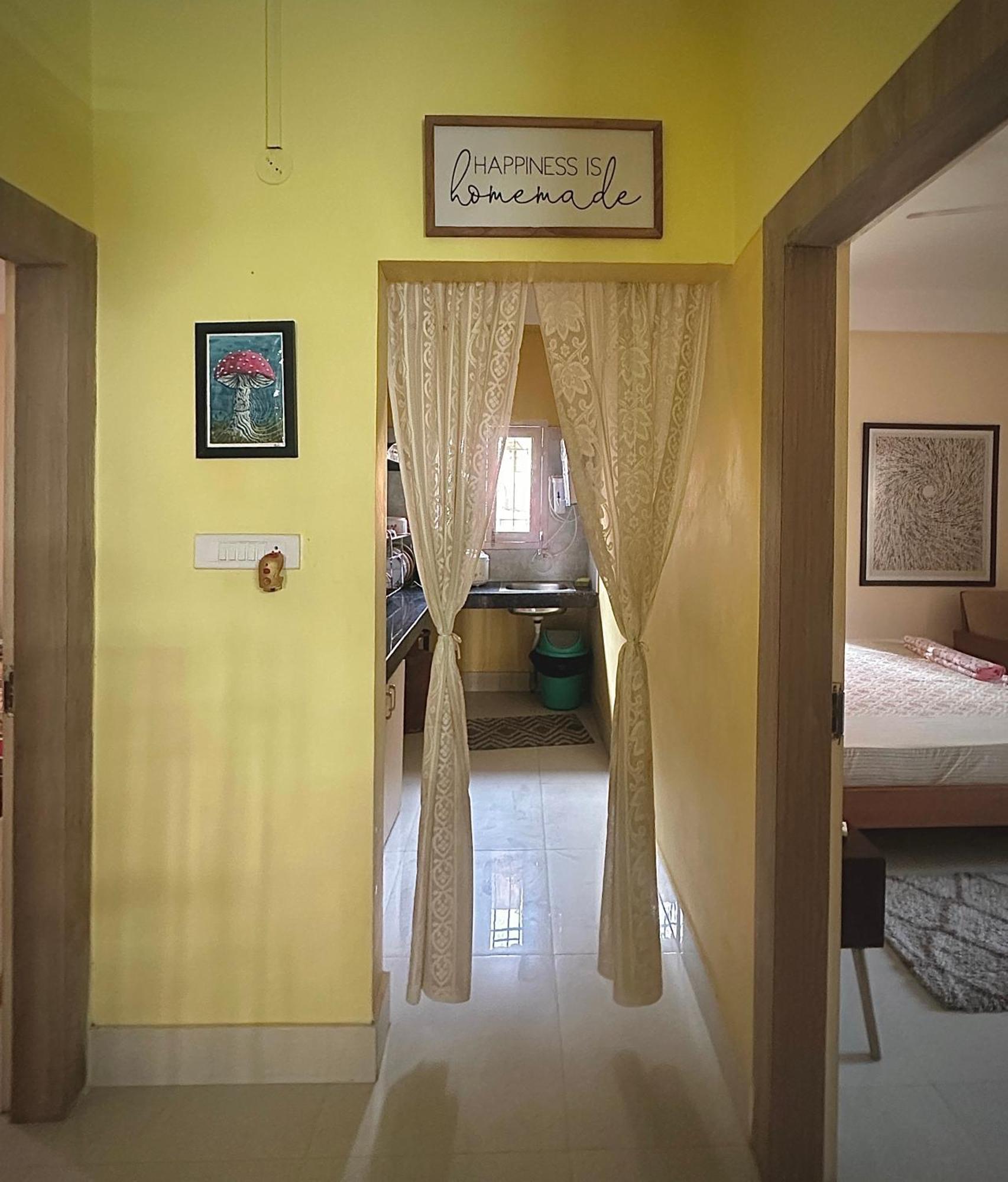Three Little Birds Homestay Гувахати Экстерьер фото