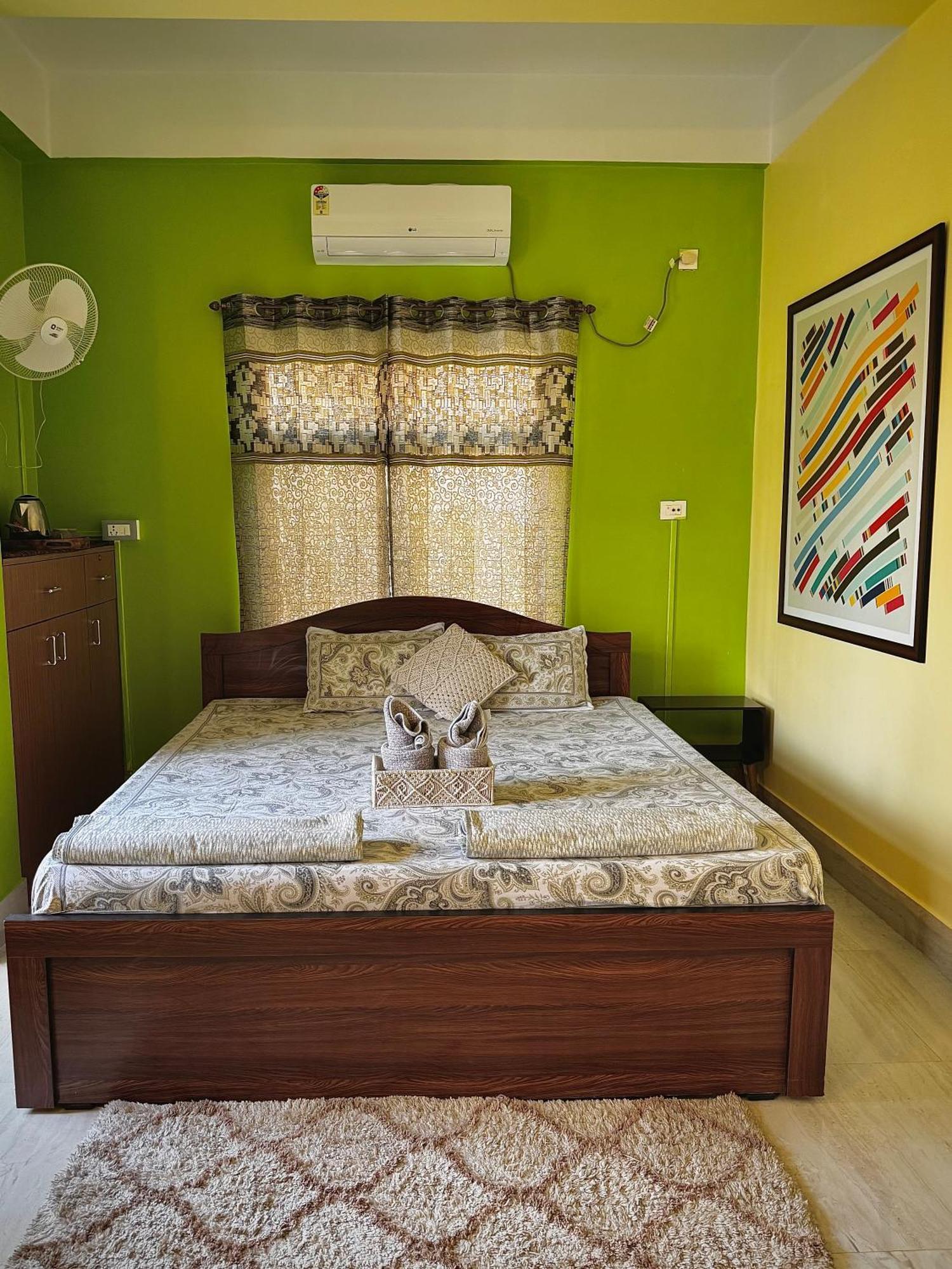 Three Little Birds Homestay Гувахати Экстерьер фото